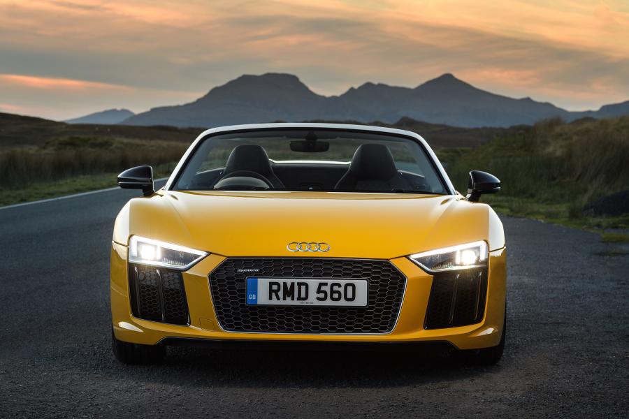  Audi R8 Spyder V10 2016 года  (UK) (фото 24 из 40)